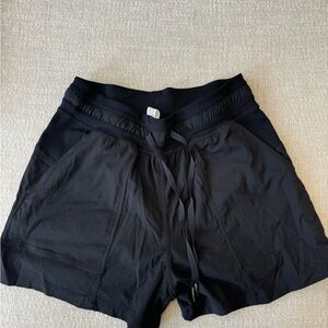 LULU LEMON Fast and Free Reflective High-Rise Classic-Fit Short 3" WHITE + BLACK